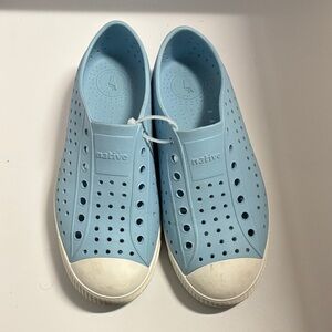 Native Kids Light Blue Water Shoes size 5 unisex girl or boy